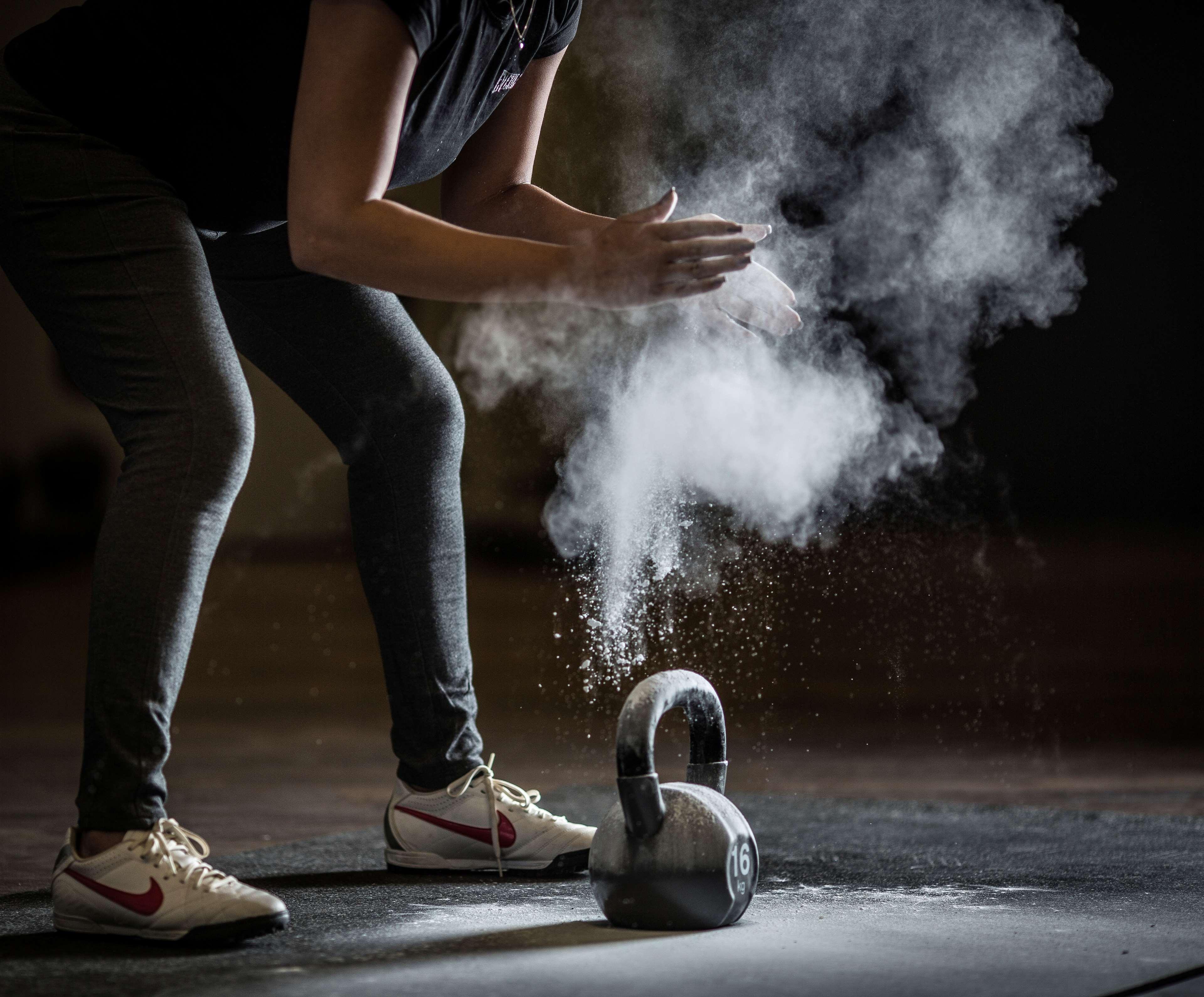 Royal Maxim Palace Kempinski Káhira Exteriér fotografie Athlete applying magnesium powder