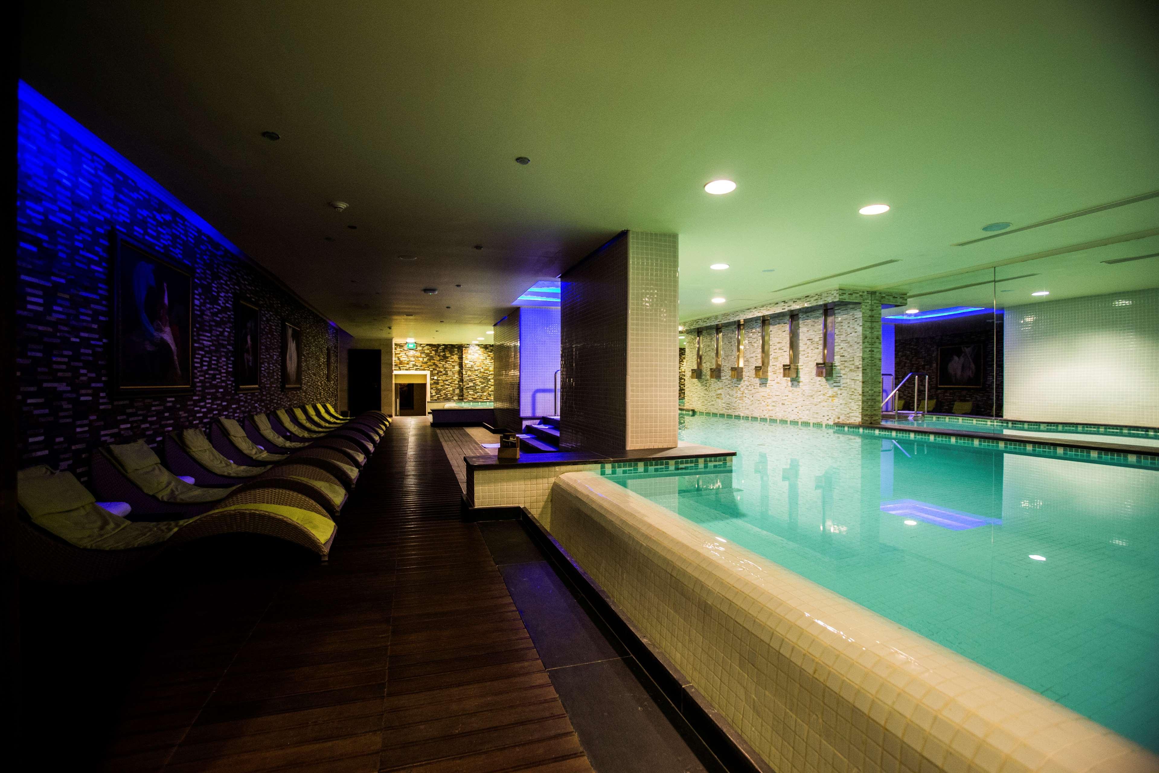 Royal Maxim Palace Kempinski Káhira Exteriér fotografie The swimming pool at the hotel