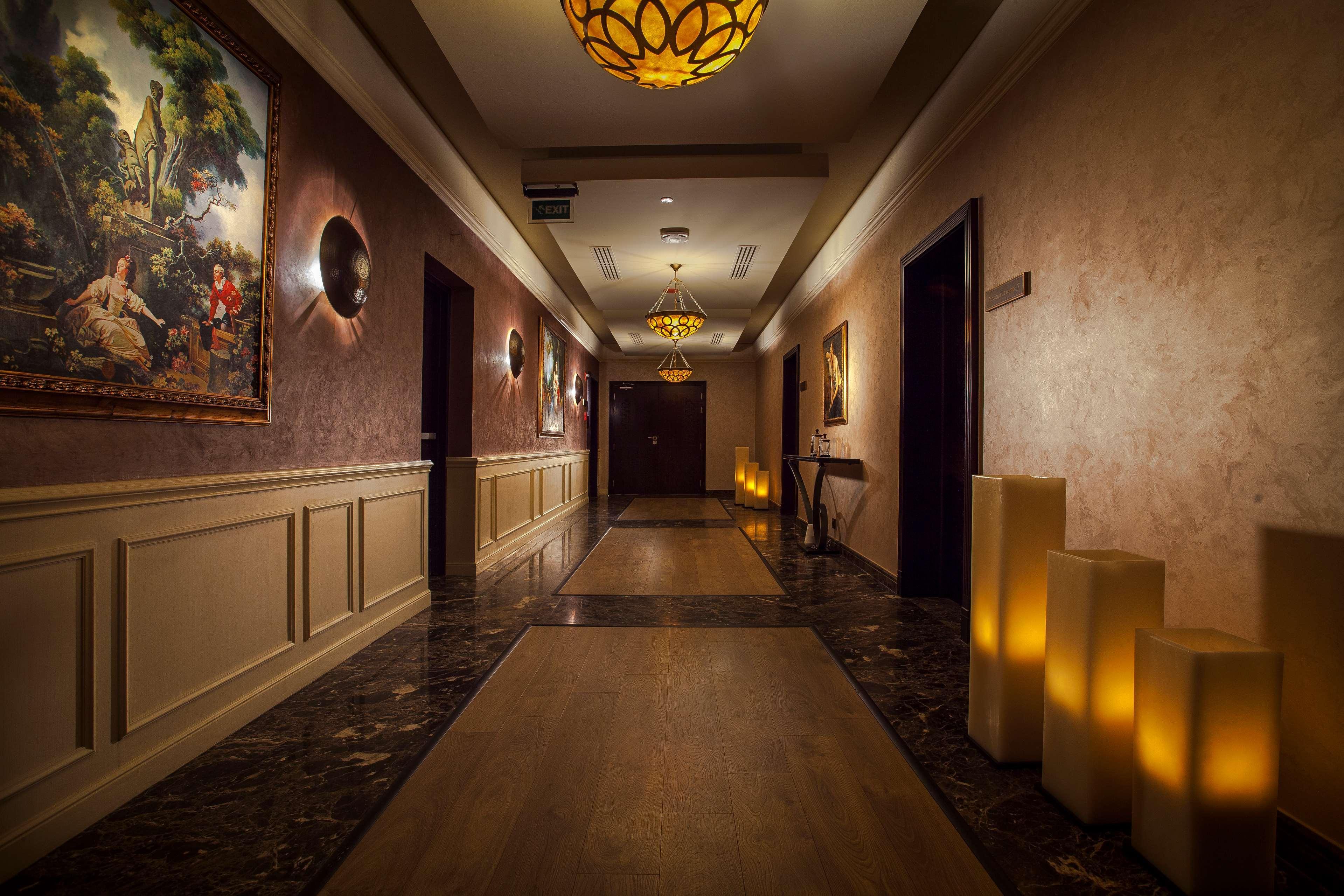 Royal Maxim Palace Kempinski Káhira Exteriér fotografie A corridor at the hotel