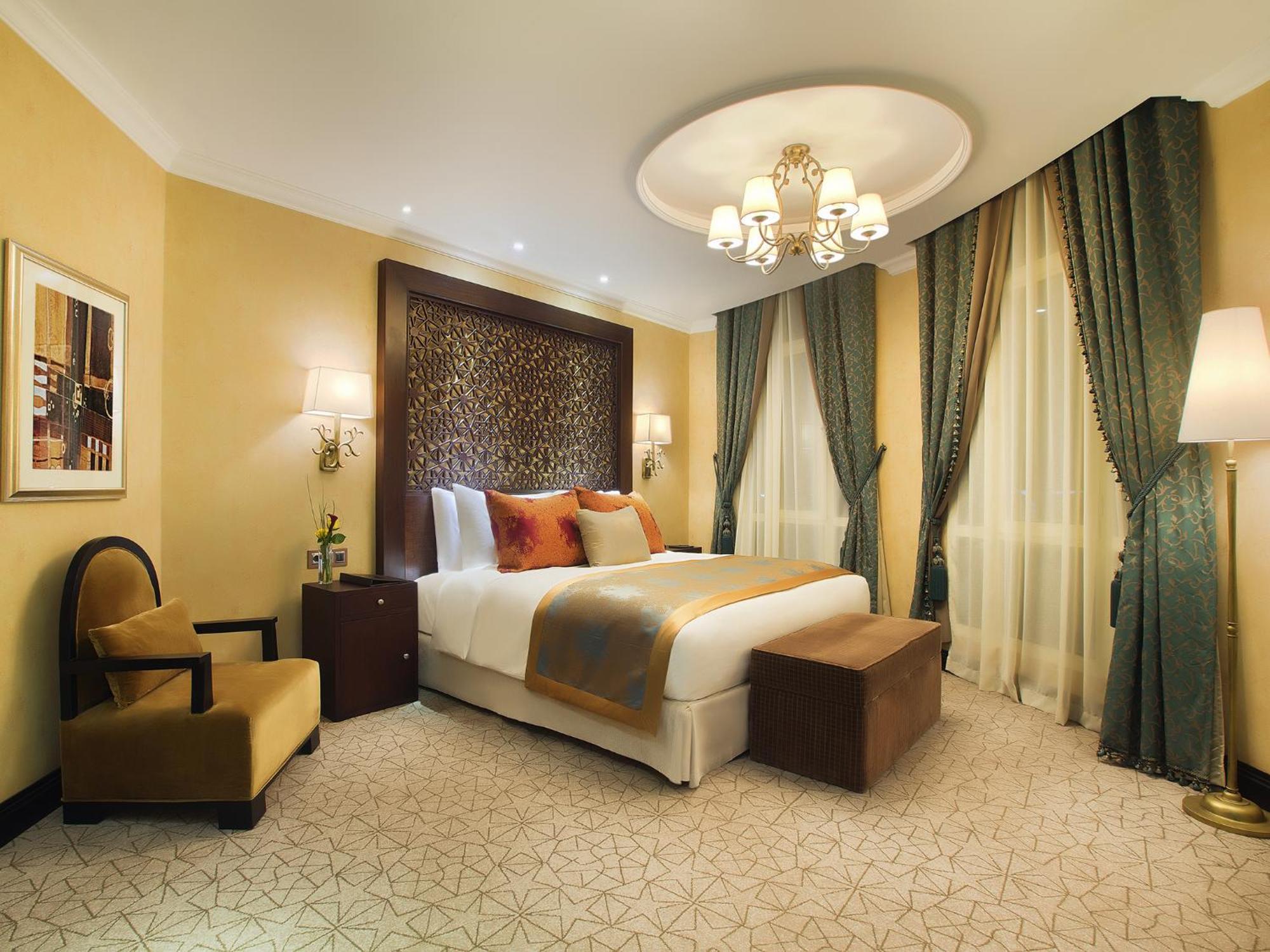 Royal Maxim Palace Kempinski Káhira Pokoj fotografie A bedroom at the Jumeirah Emirates Towers Hotel